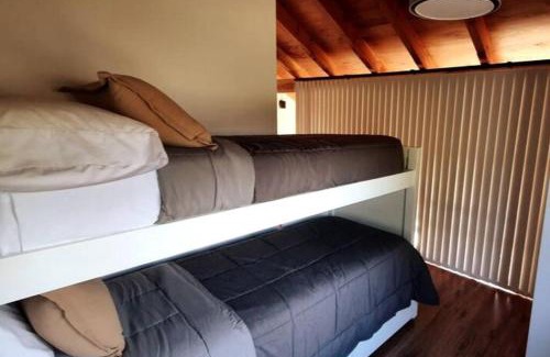 Golondrinas Ski Chalet | Cabaña con sonido y vista de arroyo