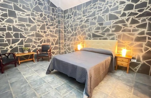 Las Rosas Ski Chalet | Cabaña de piedra volcánica