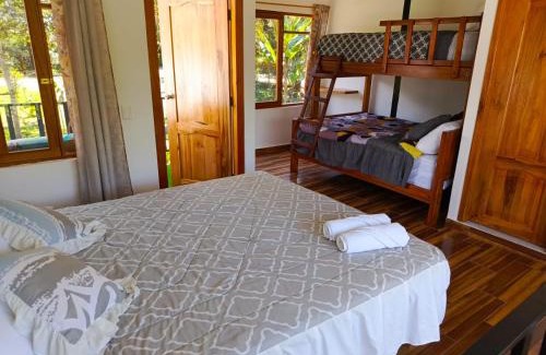 Mindo Cabin | CABAÑAS GOLDEN TANAGER