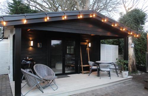 Chwilog Ski Chalet | Caban Y Tan Dderwen with private Wood Fired Hot Tub