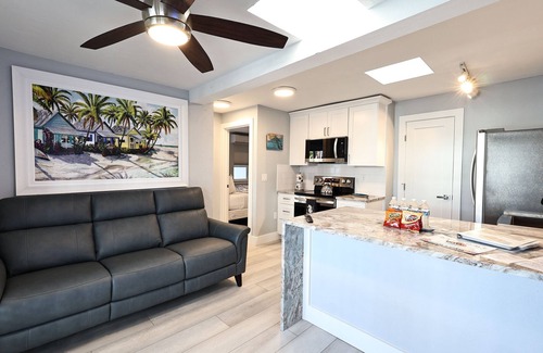 Siesta Key Cottage | Cabana Cottage Across street from Beach and Heated Pool