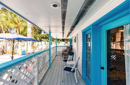 Siesta Key Cottage | Cabana Cottage Across street from Beach and Heated Pool