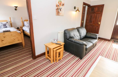 Over Haddon Cottage | Cabin ∙ 1 bedroom ∙ 2 guests