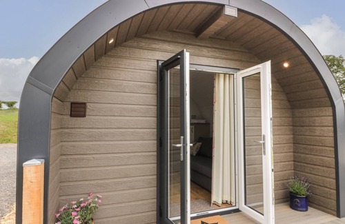 Lochmaben Cottage | Cabin ∙ 1 bedroom ∙ 4 guests