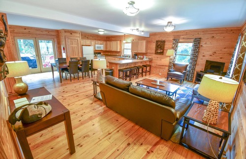 Lexington Cabin | Cabin 114, Luxury 6 bedroom, 3 bath cabin minutes from Downtown Lexington!