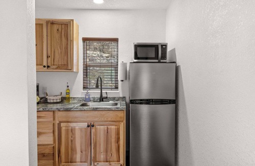 Estes Park Apartment | Cabin 19- King Studio! Gorgeous views! Hotel Style