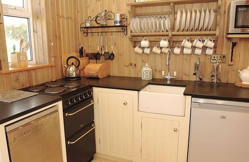 Port Gaverne Cottage | Cabin ∙ 2 bedrooms ∙ 4 guests