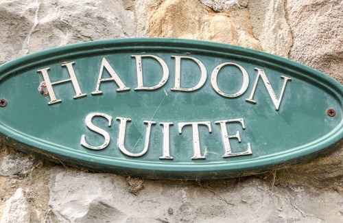 Over Haddon Cottage | Cabin ∙ 2 bedrooms ∙ 4 guests