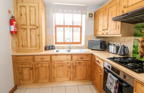 Over Haddon Cottage | Cabin ∙ 2 bedrooms ∙ 4 guests