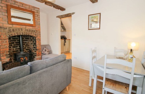 Knighton Cottage | Cabin ∙ 2 bedrooms ∙ 4 guests