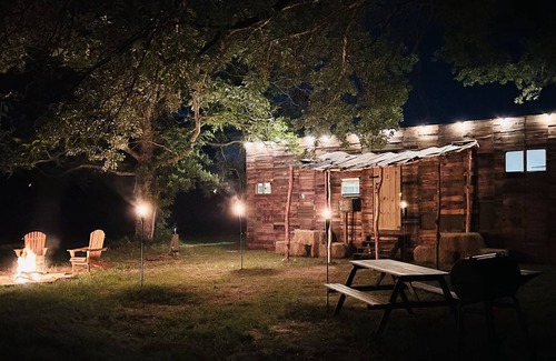 Huntsville Cabin | Cabin 2 near the river nestled next to Sam Houston Park with a fire pit