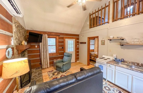 Cherokee Cabin | Cabin #2 - Riverfront w/Gas Fireplace and more!
