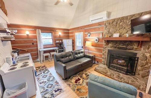 Cherokee Cabin | Cabin #2 - Riverfront w/Gas Fireplace and more!