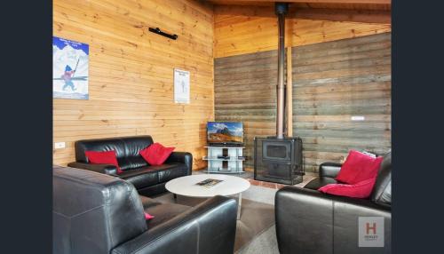 Adaminaby House | Cabin 3 - Snowy Accommodation