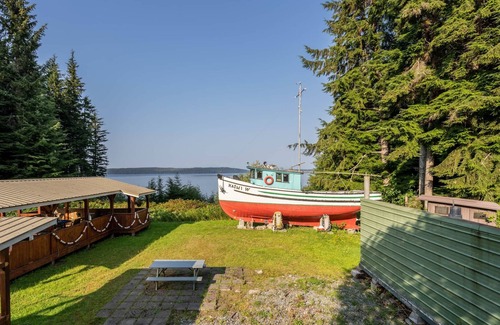 Alert Bay Cabin | {Cabin 3} The Cabins at Alert Bay