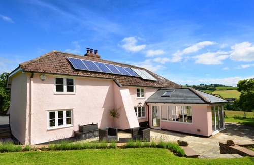 Axminster Cottage | Cabin ∙ 4 bedrooms ∙ 8 guests