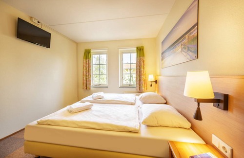 Ouddorp Cottage | Cabin ∙ 4 bedrooms ∙ 8 guests