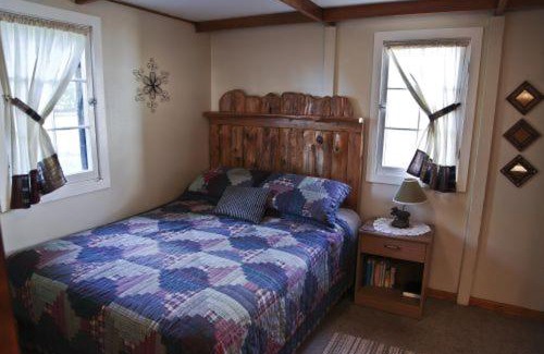 Carp Lake House | Cabin #4 - Loon's Landing cabin