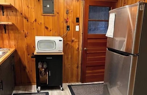 Pine River Apartment | Cabin 6 at Heath's Resort