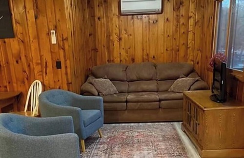Pine River Apartment | Cabin 6 at Heath's Resort
