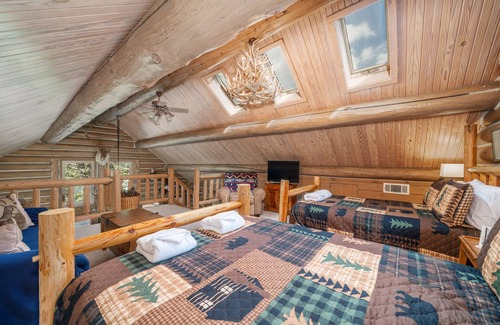 Bixby House | Cabin and Cottage on 140 Gated Acres | Stocked Lakes, Firepit, Playground, Hike