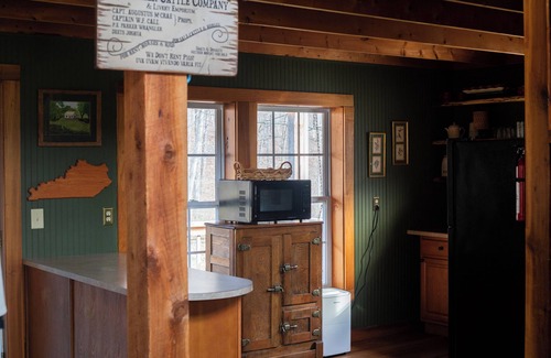 Elizabethtown Cabin | Cabin at Calico Springs - Bluegrass and Bourbon