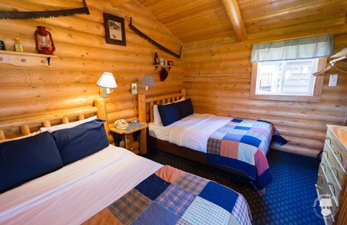 Thayne Cabin | Cabin Creek Inn - Standard Double Queen by Highway