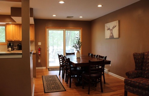 Lake Harmony Cabin | Cabin in Lake Harmony with Hot Tub Fire Pit Pool Table & Arcade Games etc