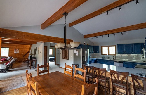 Fraser House | Cabin Nestled in the Woods, close to town!