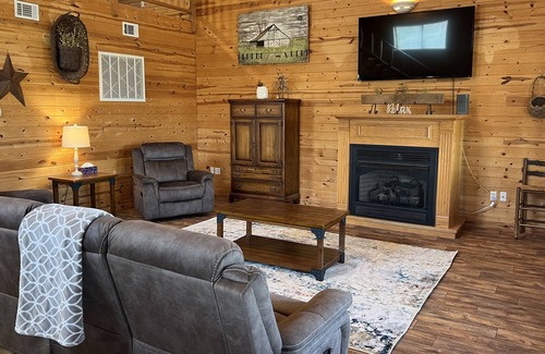 Glencoe Cabin | Cabin On 700 Acre Ranch, inquire about hunting