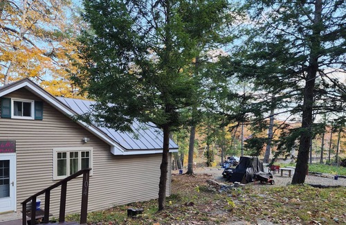 Kingfield House | Cabin on the Carrabassett River - 15 mins to Sugarloaf Mountain!