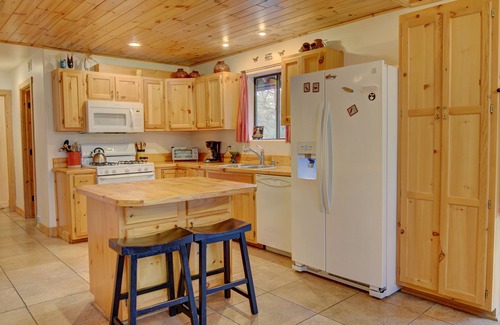Williams Cabin | Cabin Retreat in Tall Pines on 2.5 acres