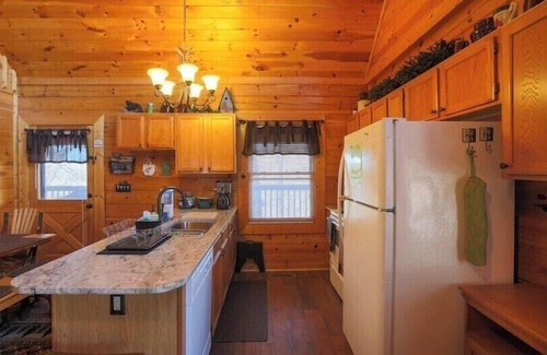 Sevierville Cabin | Cabin w/loft & beautiful updates, indoor fun/hot tub/new grill & communal pool!