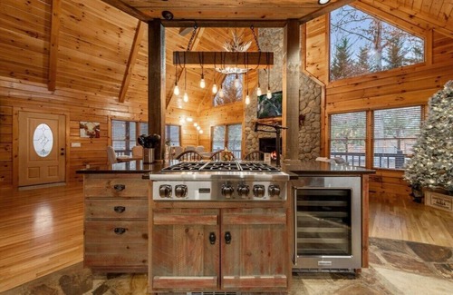 Morganton Cabin | *Cabin*Wellness Retreat|HotTub|Game Room|Fire pit