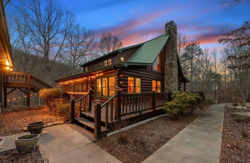 Morganton Cabin | *Cabin*Wellness Retreat|HotTub|Game Room|Fire pit