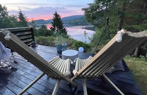 Fitjar Apartment | Cabin with a view to water