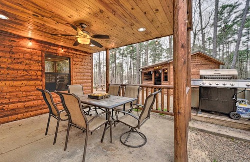 Broken Bow House | Cabin with Hot Tub and Grill - 6 Mi to Broken Bow Lake