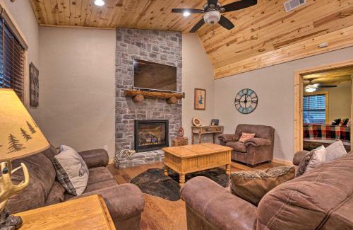 Broken Bow House | Cabin with Hot Tub and Grill - 6 Mi to Broken Bow Lake