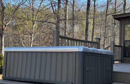 Lawrenceburg Cabin | Cabin with hot tub, fire pit, and fishing pond.