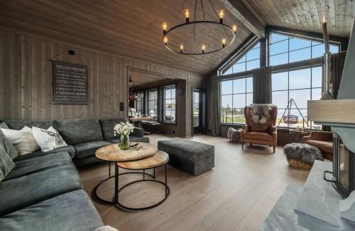 B House | Cabin with jacuzzi on Lifjell