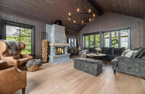 B House | Cabin with jacuzzi on Lifjell