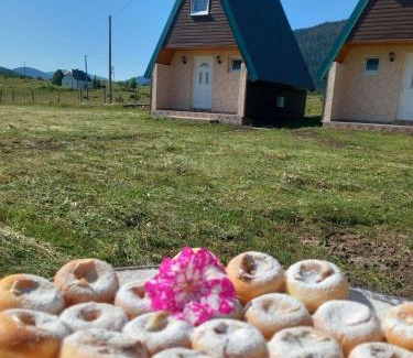 Njegovuđa Ski Chalet | Cabins Zekova Dolina