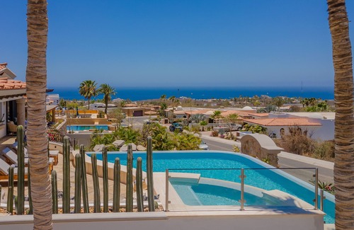 Cabo San Lucas Villa | Cabo San Lucas Ocean & Arch Views! Private Pickleball Court! 3 miles to downtown