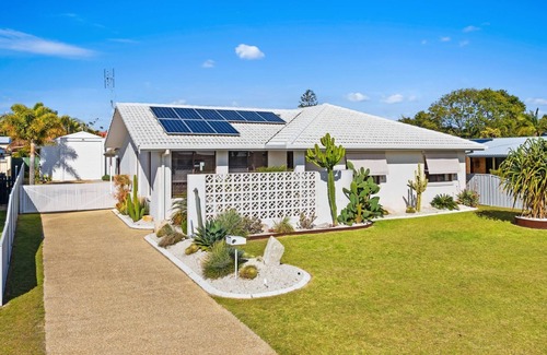 Iluka House | Cactus Club a popular family holiday destination.