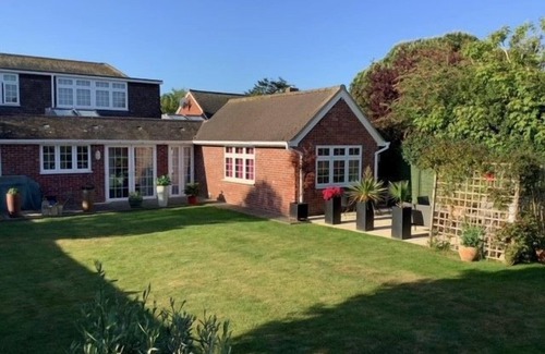 Selsey Cottage | Caedwalla House, Selsey - an annexe that sleeps 4 guests in 2 bedrooms