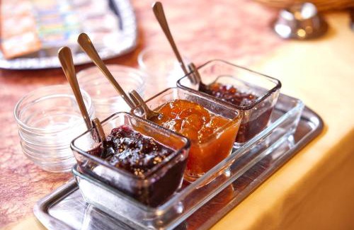 Historic Downtown Hotel | Cafe Rosi