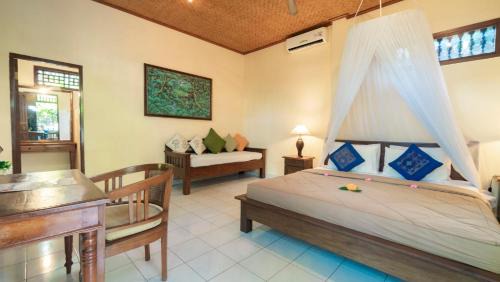 Senggigi House | Cafe Wayan Cottages Senggigi