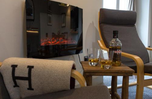 Ballater House | Cairn Leuchan