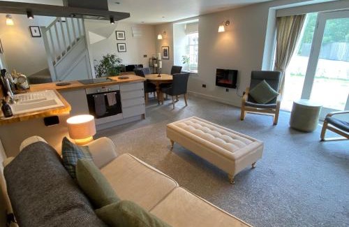 Ballater House | Cairn Leuchan