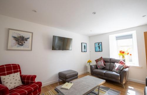 Ballater House | Cairnie Cottage